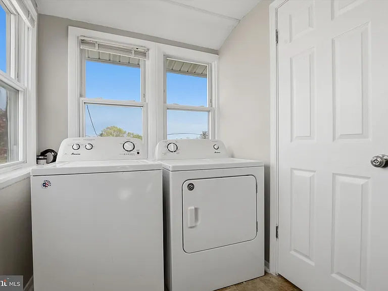 226 N Warren St — Photo 12