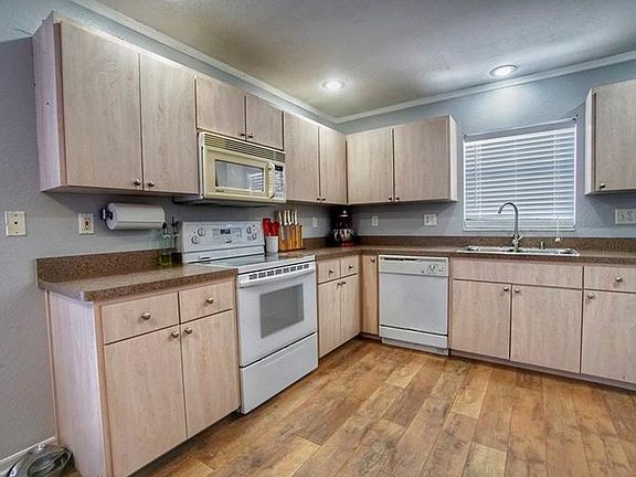 3rd image of 1117 Tangerine St