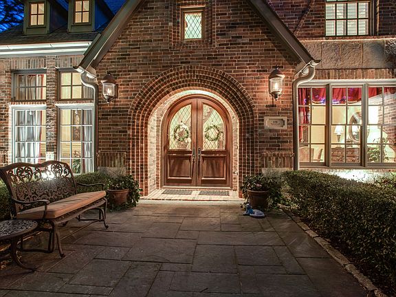 4th image of 18 Winding Hollow Ln