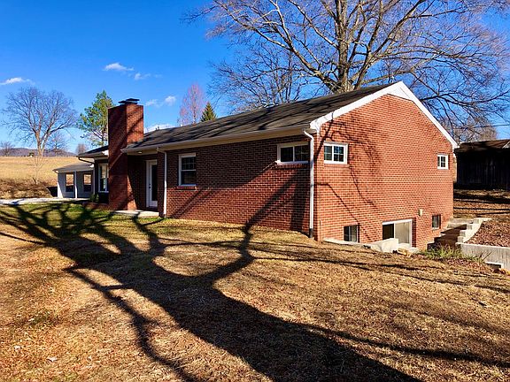3rd image of 4606 Wards Gap Rd