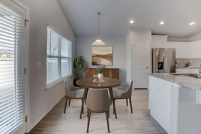 3 bed, 2.0 bath, 1606 sqft, $2,225 — Photo 4