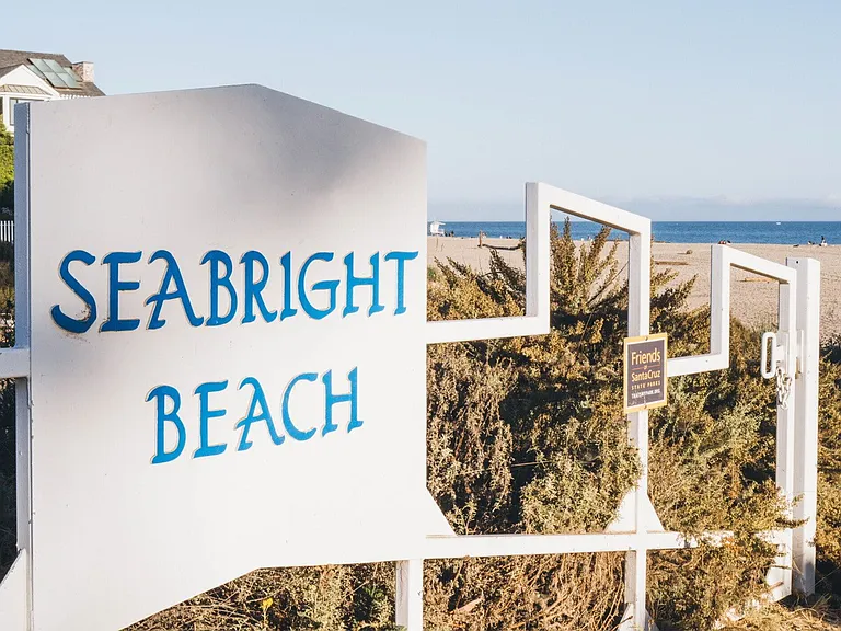 122 Seabright Beach Sign-Walk onto Beach 1 block away