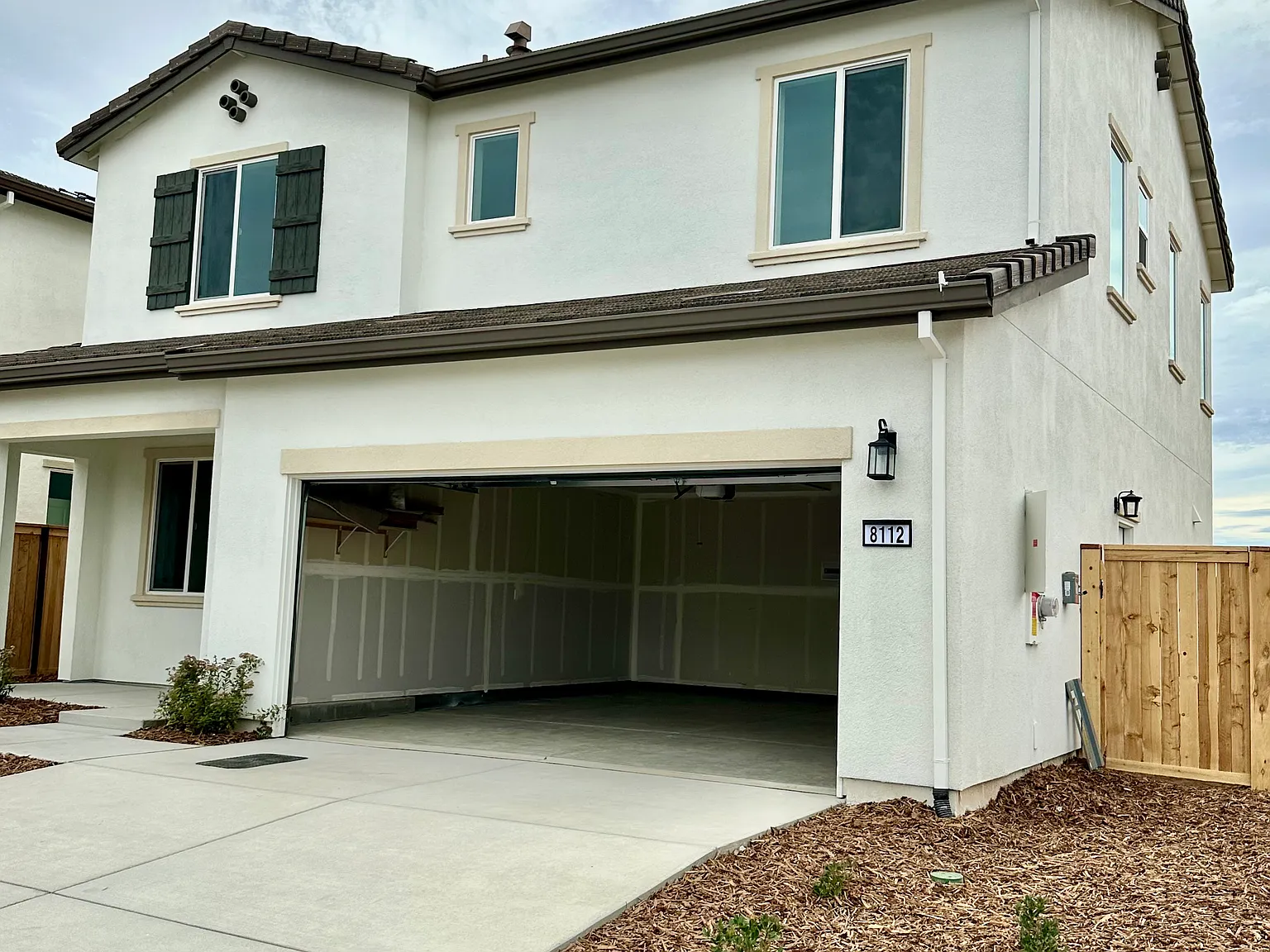 4 bed, 1994 sqft, $3,095 — Photo 2