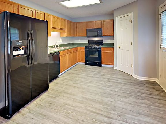 3rd image of 225 Burton Dr