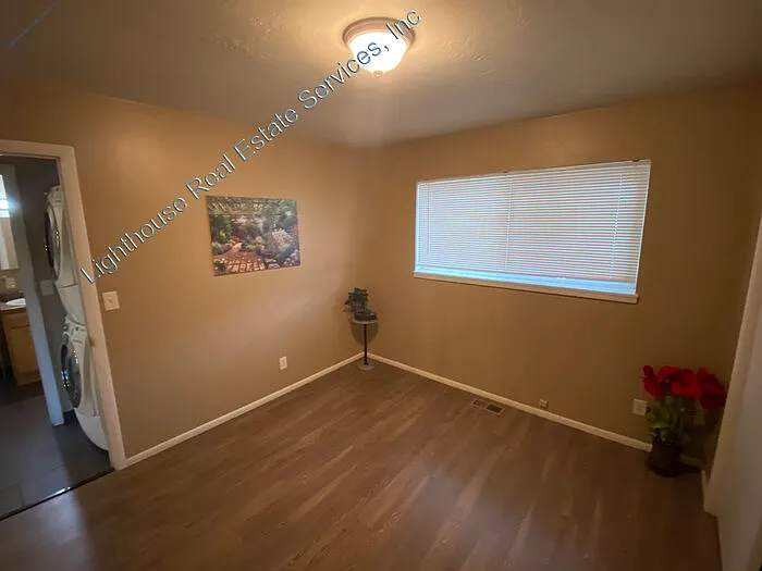 2 bed, 1.0 bath, 978 sqft, $1,375 — Photo 2