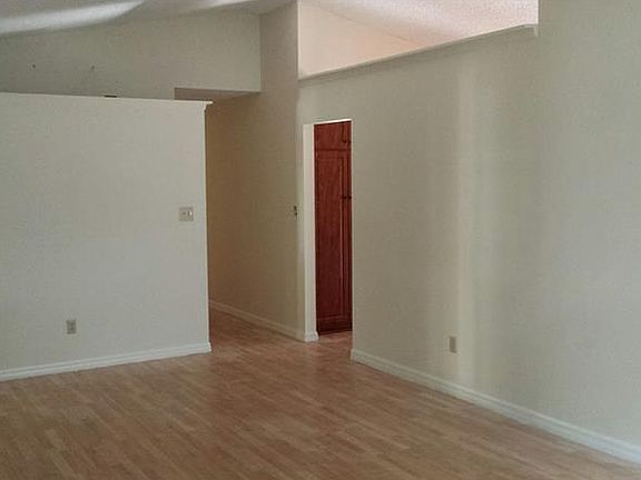 5th image of 507 Shumard Oaks Dr
