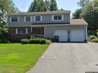 1029 Gates Dr, Schenectady, NY 12306