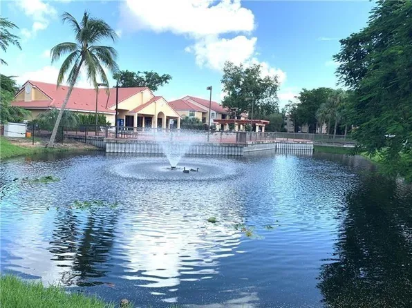 5721 Riverside Dr, Coral Springs, FL