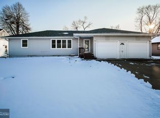 214 Edgeland Dr, Marshalltown, IA 50158