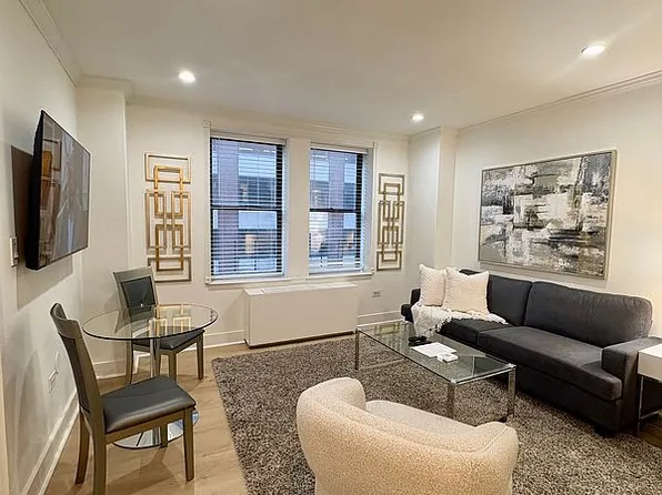 150 W 51st St APT 827, New York, NY 10019