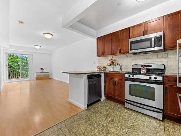 71-33 162nd St #3F, Fresh Meadows, NY 11365
