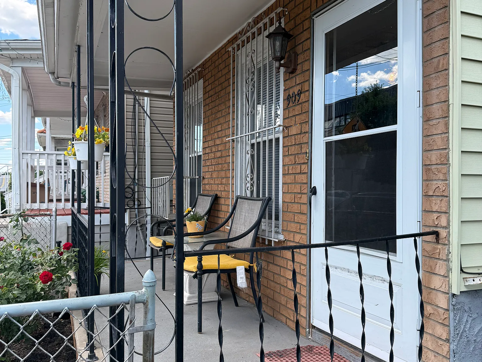 3 bed, 1204 sqft, $2,500 — Photo 2