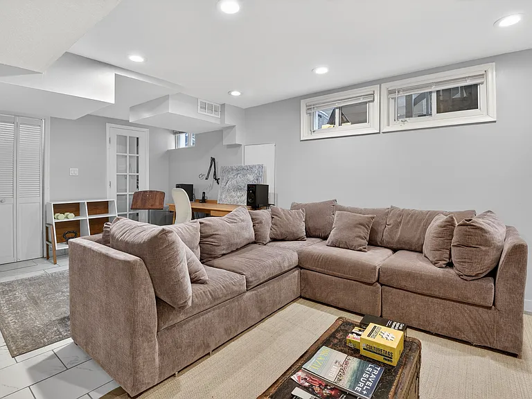 162 Forrester St SW — Photo 25