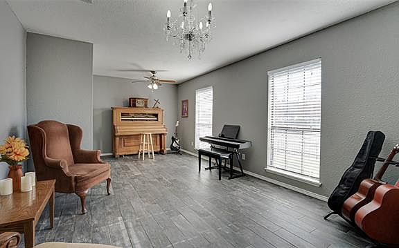 4th image of 637 Eagle Dr