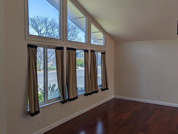 3rd image of 758 Ajax Dr