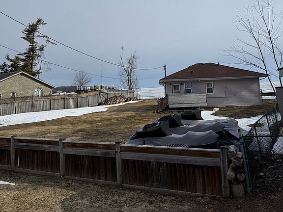 2nd image of 2571 Leonard St