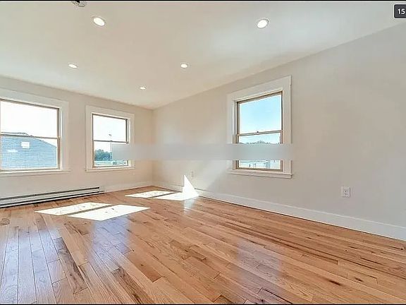 3rd image of 12 Renfrew St