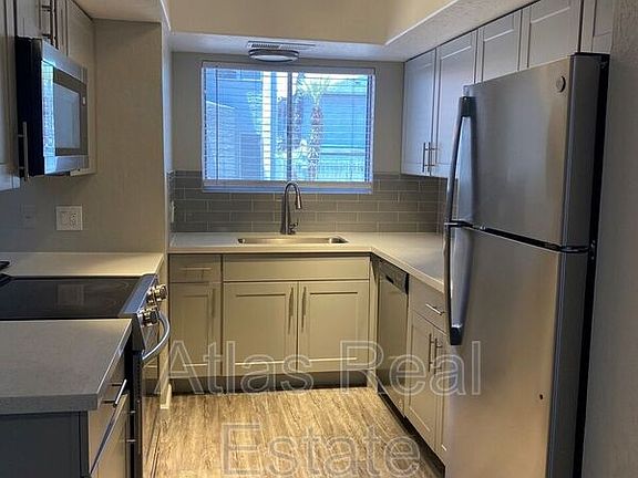 5th image of 3120 E Paradise Ln Unit 7