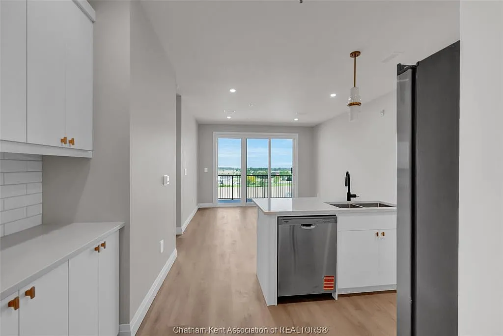 1 bed, 962 sqft, $2,225 — Photo 3