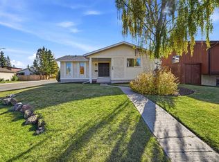 25 N Clark Cres, Red Deer, AB T4P 2G2
