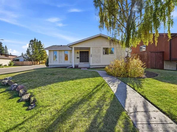 25 N Clark Cres, Red Deer, AB T4P 2G2