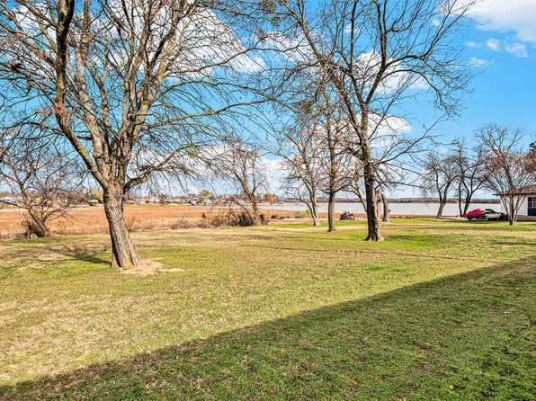 7060 Rucker St, Azle, TX 76020