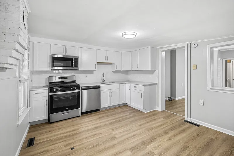 4 bed, 1.0 bath, 1500 sqft, $1,795 — Photo 1