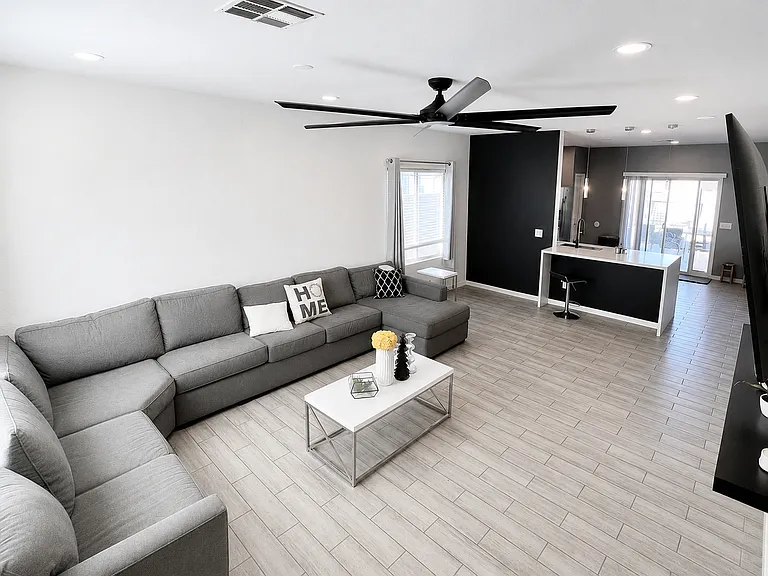 9432 W Odeum Ln — Photo 5