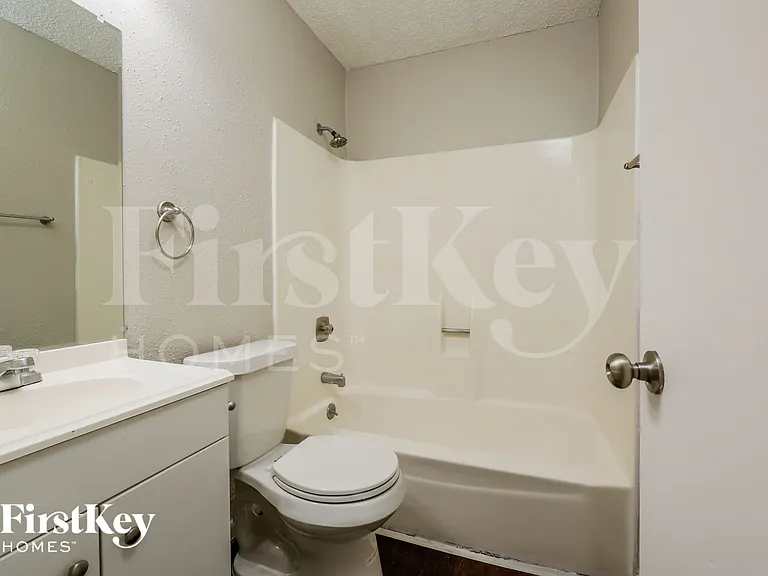 23314 Balthasar St — Photo 14