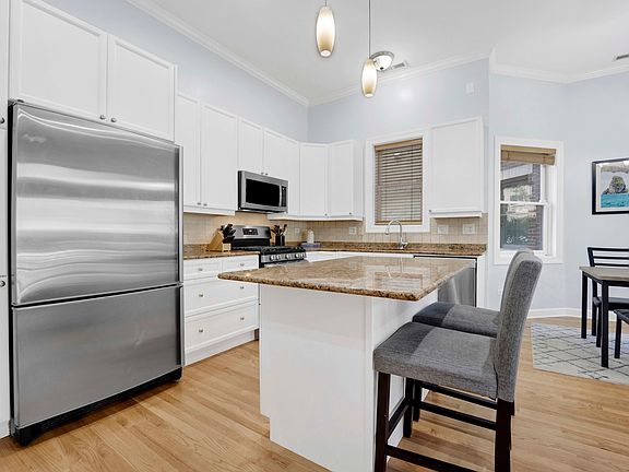 5th image of 3428 N Ashland Ave APT 1N