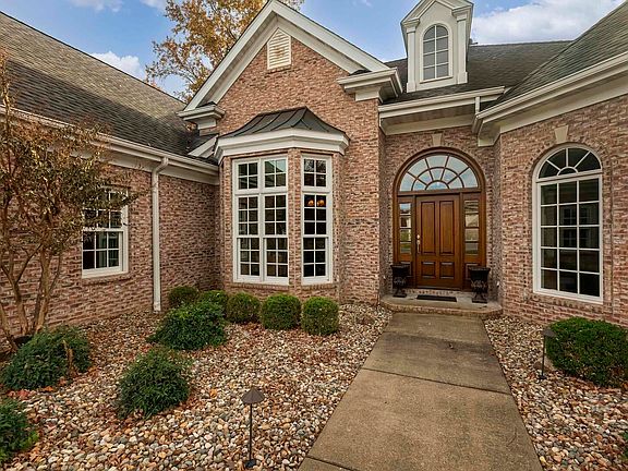 3rd image of 2709 Saint Andrews Dr