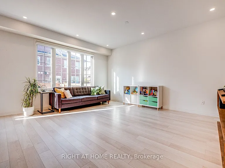 20 Harcourt St — Photo 10