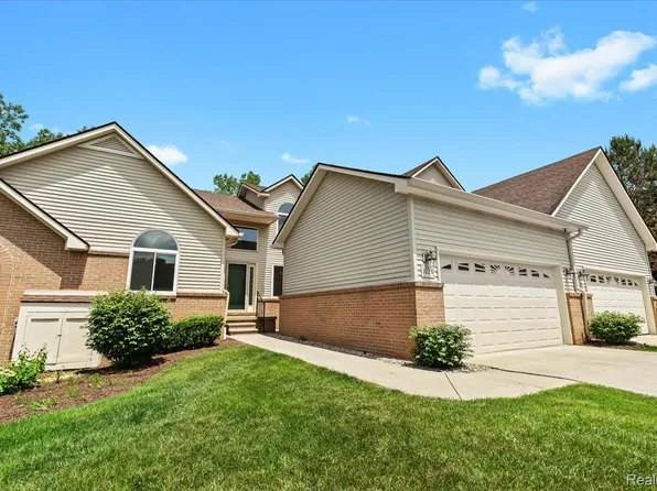 1029 Bird Song Ln, Milford, MI 48381