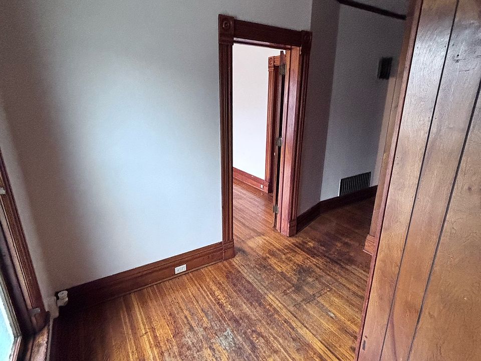 1st image of 556 W 8th St #2