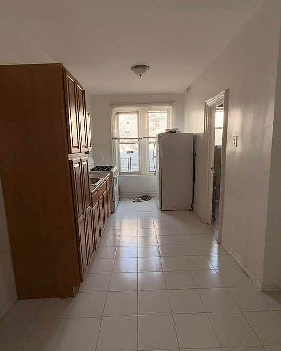 1st image of 547 E 96th St Floor 1