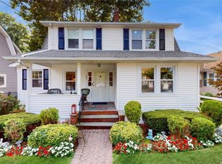247 Wellington Rd, Mineola, NY 11501