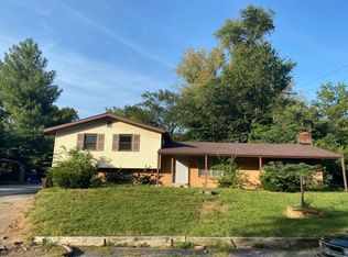 49 Flamingo Dr, Belleville, IL 62223