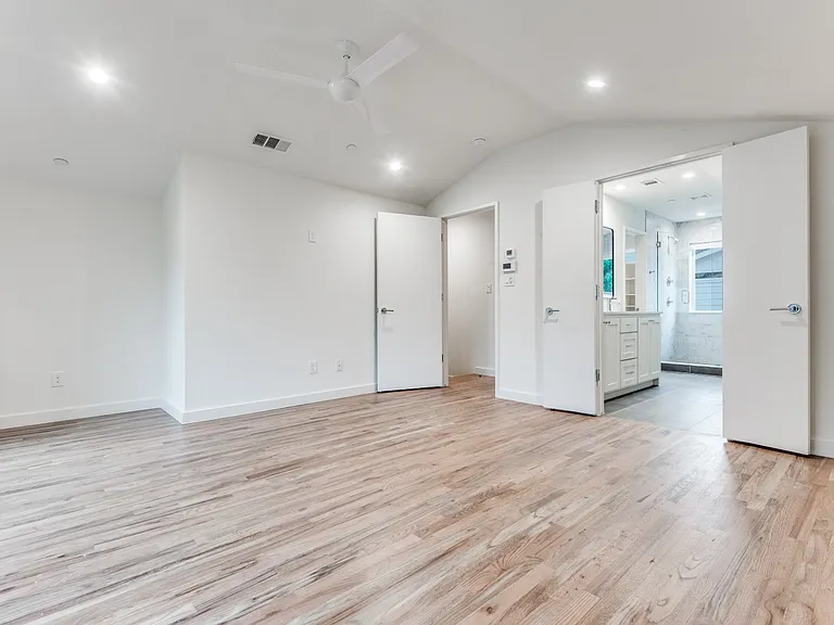 6319 Richmond Ave — Photo 8