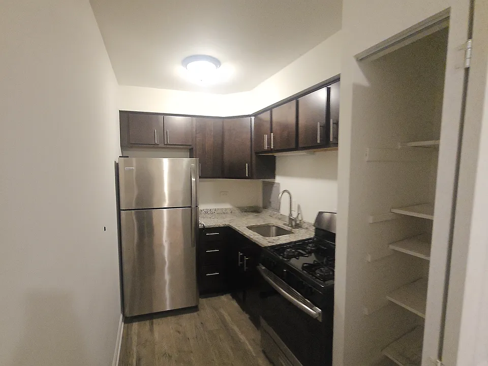 6211 N Kenmore Ave #407