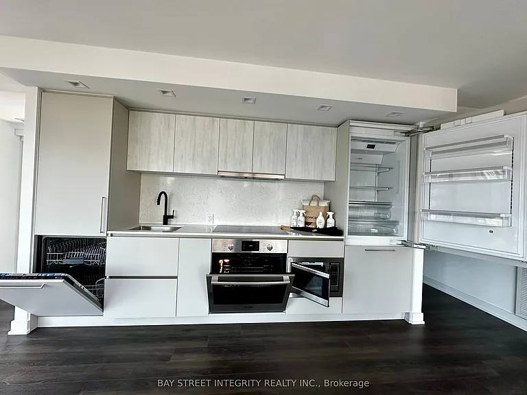 609 Sherbourne St #802 — Photo 16