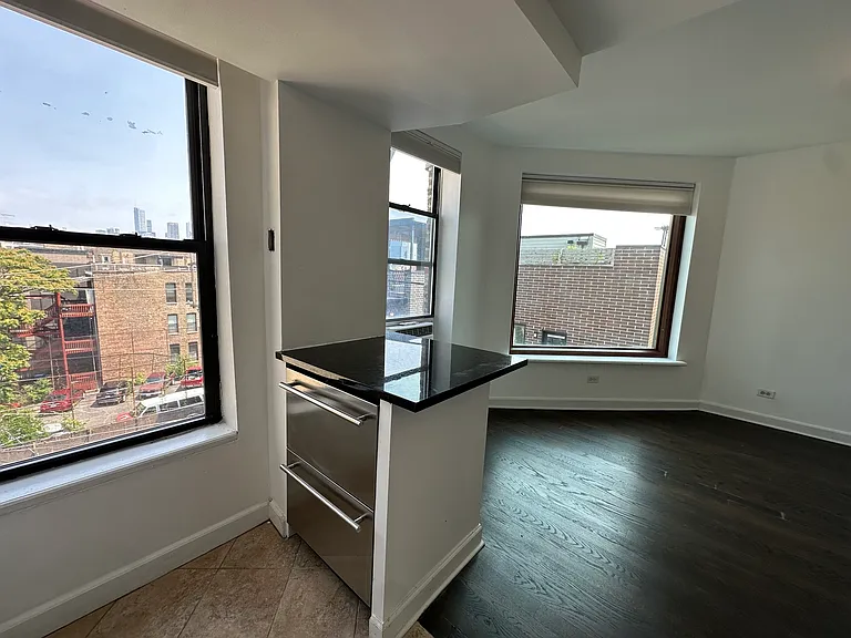 607 N Noble St #4 — Photo 8
