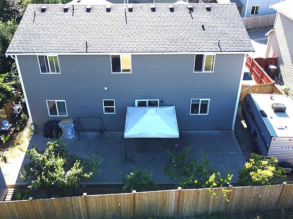 3rd image of 1442 E 68th Street Ct