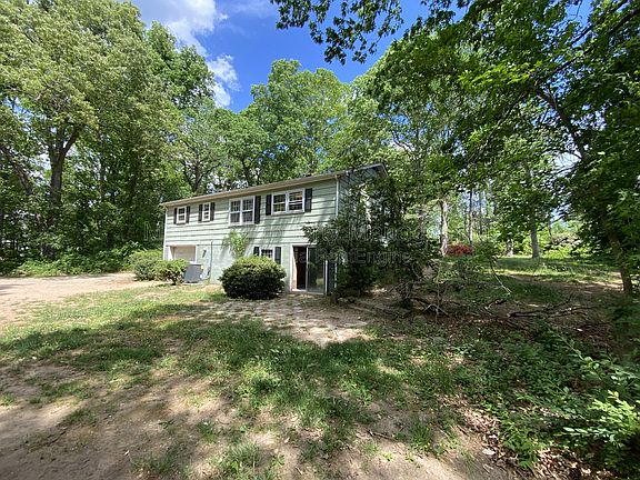 3rd image of 219 Bells Hill Rd