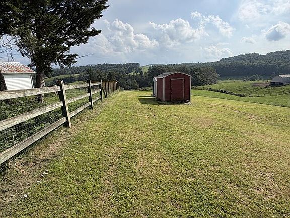 4th image of 7020 Pipers Gap Rd