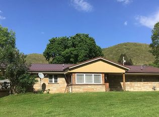 32 Pioneer Rd, Emporium, PA 15834