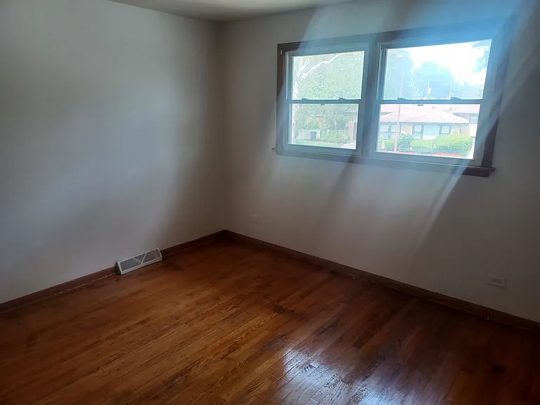 13816 S Tracy Ave — Photo 7