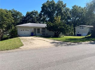 6001 N Michigan Pl, Kansas City, MO 64118