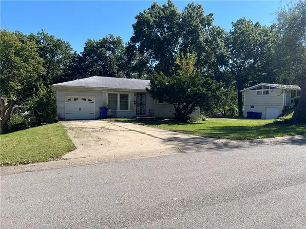 6001 N Michigan Pl, Kansas City, MO 64118