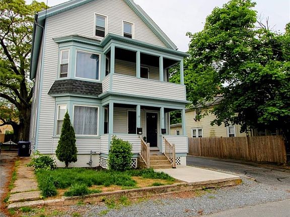 3rd image of 17-19 Washburn Ave E
