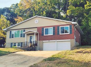 65 W Lakewood Dr, Fenton, MO 63026